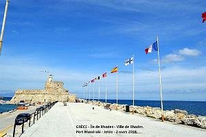 076- Rhodes ville et port d'honneur